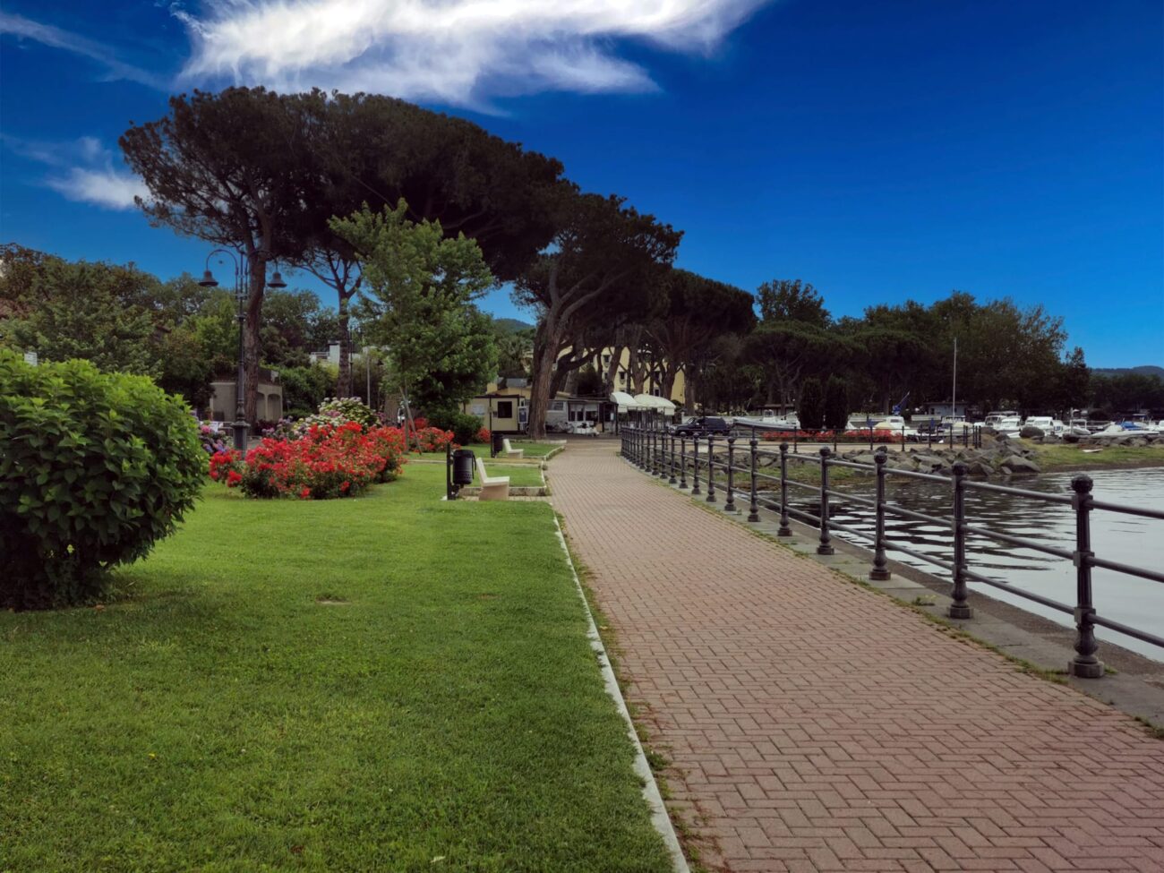 Passeggiate panoramiche  intorno al lago