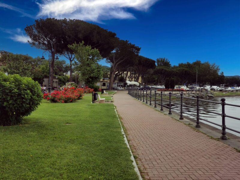Passeggiate panoramiche  intorno al lago
